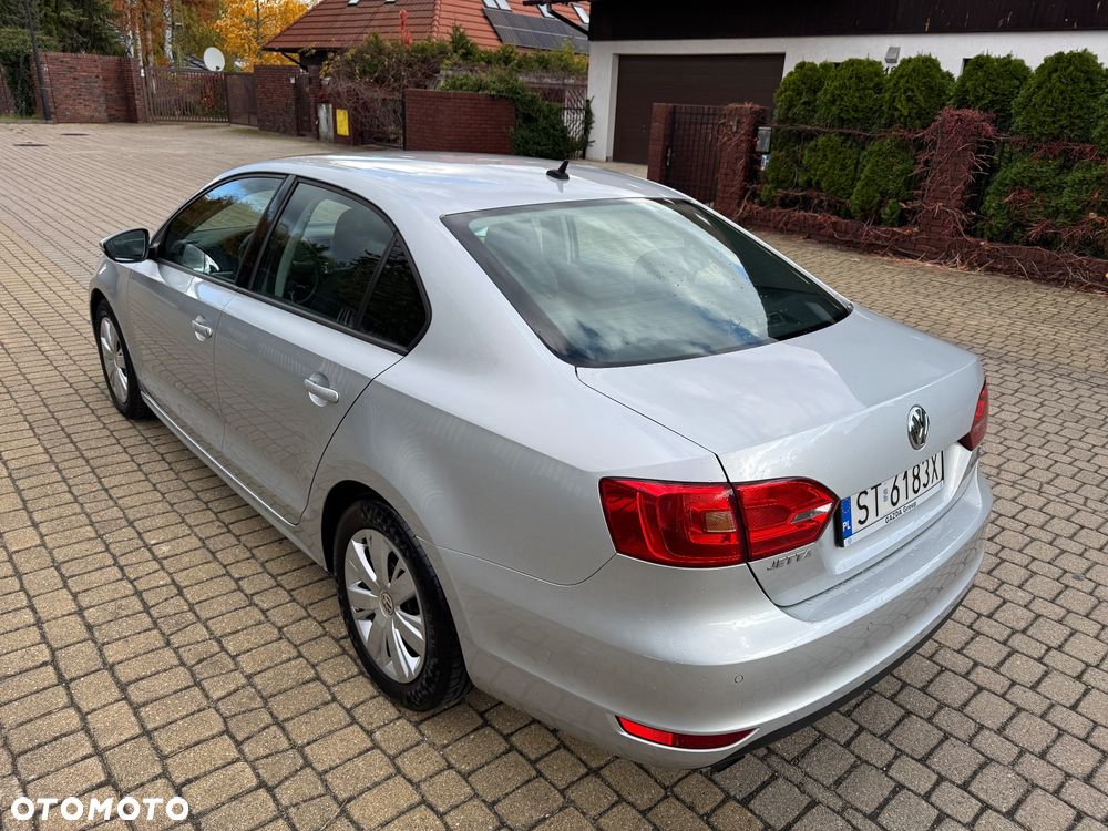 Volkswagen Jetta - 11