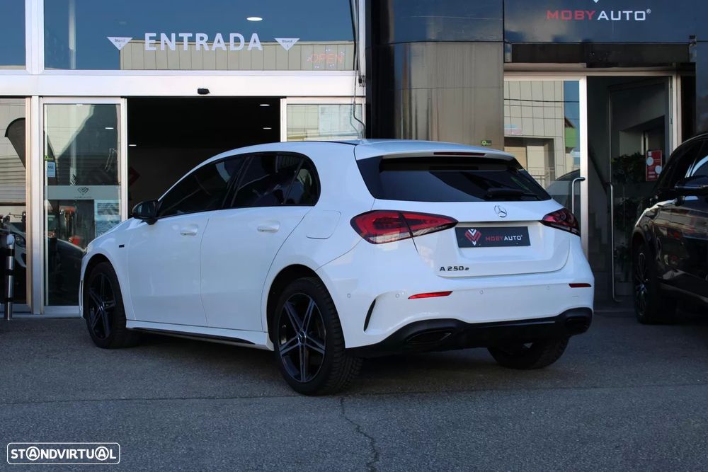 Mercedes-Benz A 250 e AMG Line - 2