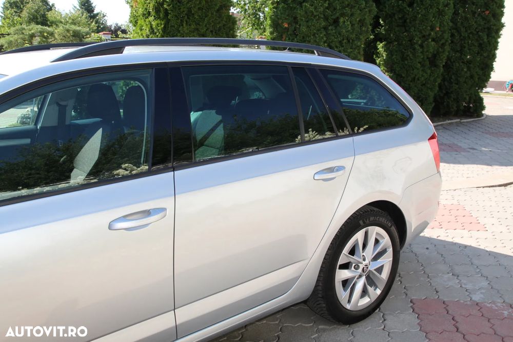 Skoda Octavia 2.0 TDI DSG Ambition - 32