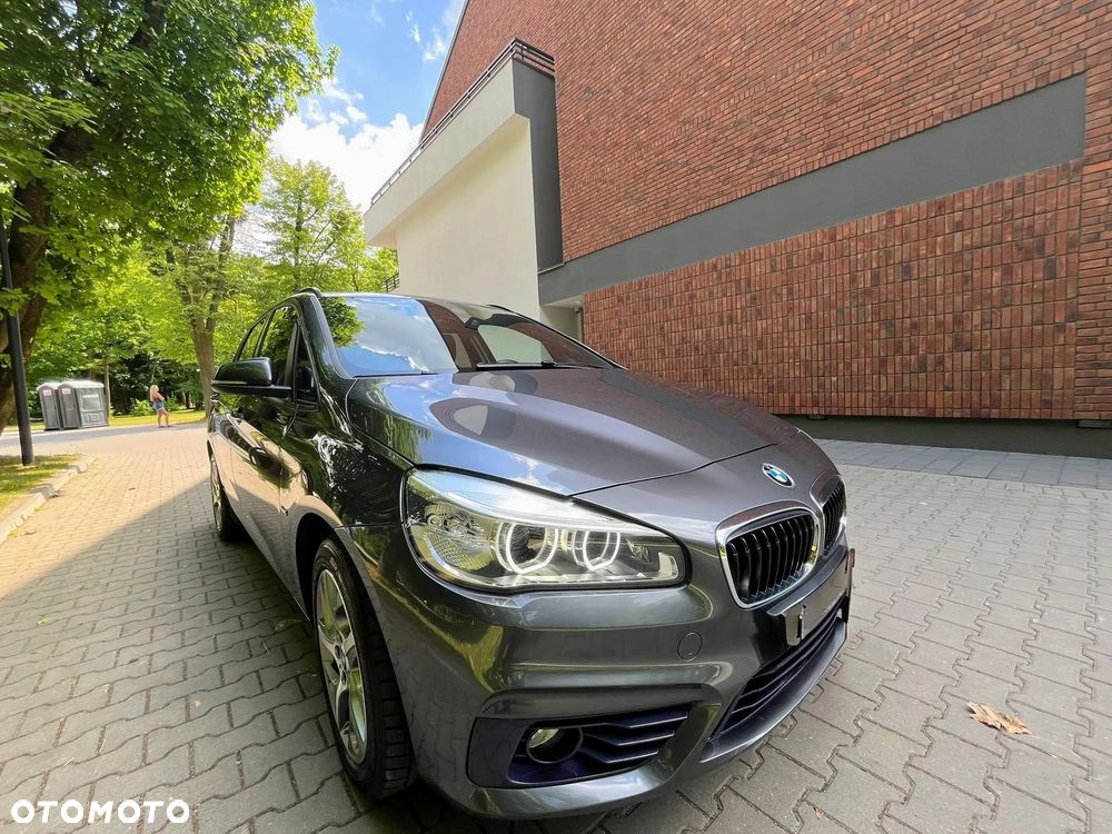 BMW Seria 2 218d - 8