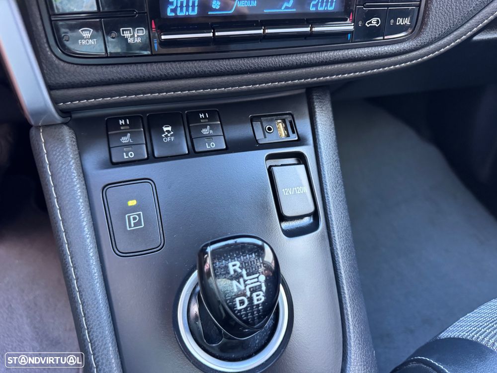 Toyota Auris Touring Sports 1.8 HSD Exclusive +Sky+Navi - 15