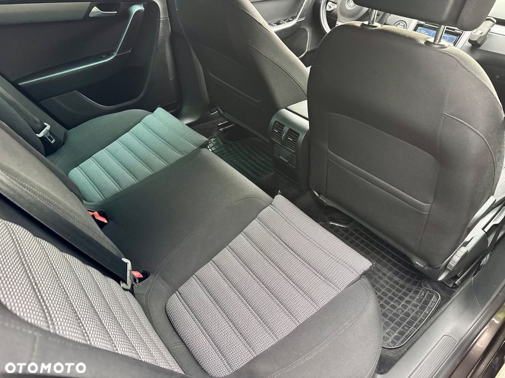 Volkswagen Passat 2.0 TDI BlueMotion Technology Comfortline - 10