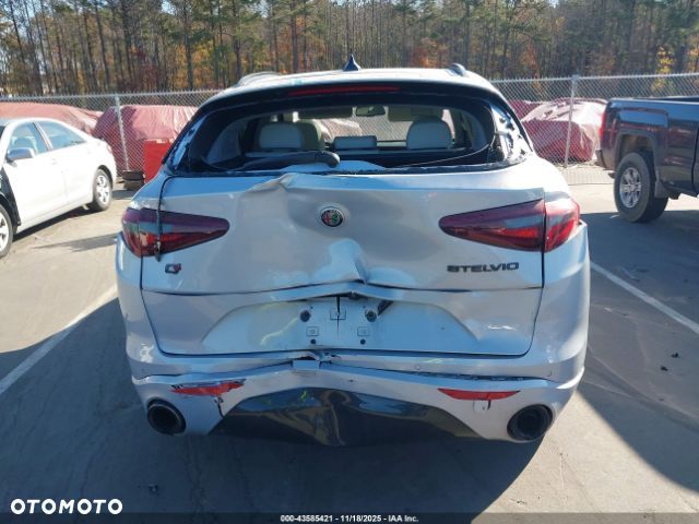 Alfa Romeo Stelvio - 12