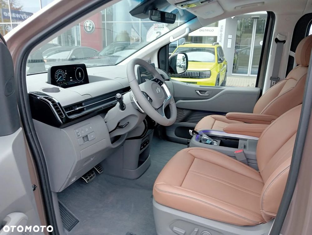 Hyundai Staria 1.6 T-GDI HEV Luxury - 7