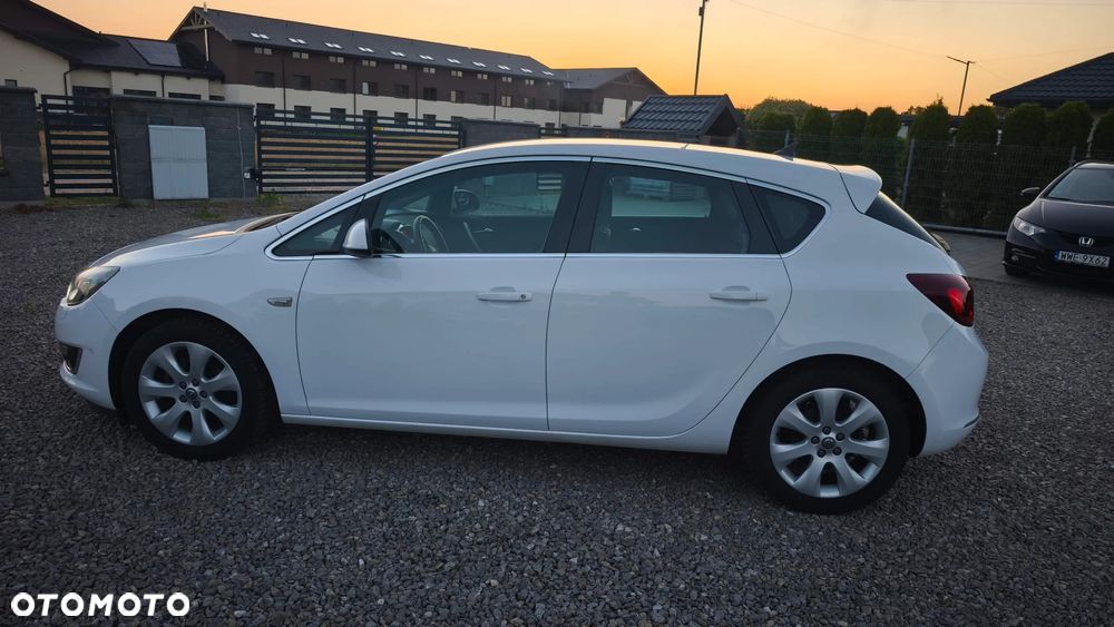 Opel Astra 1.4 T Cosmo S&S - 17