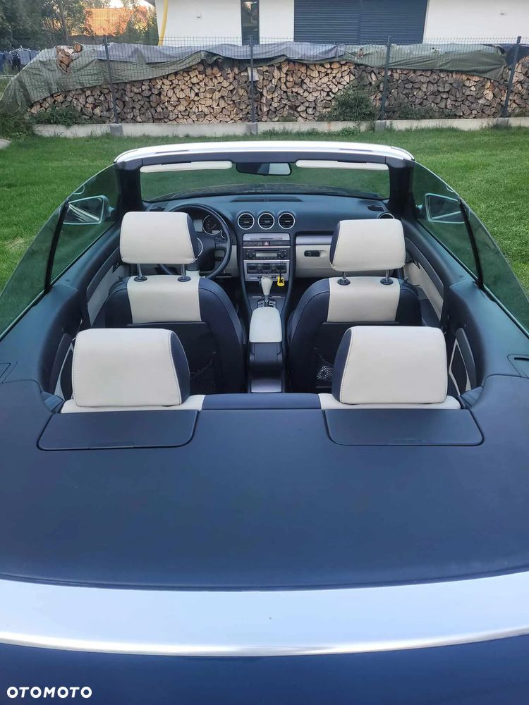 Audi A4 Cabrio ver-2-5-tdi-multitronic - 4