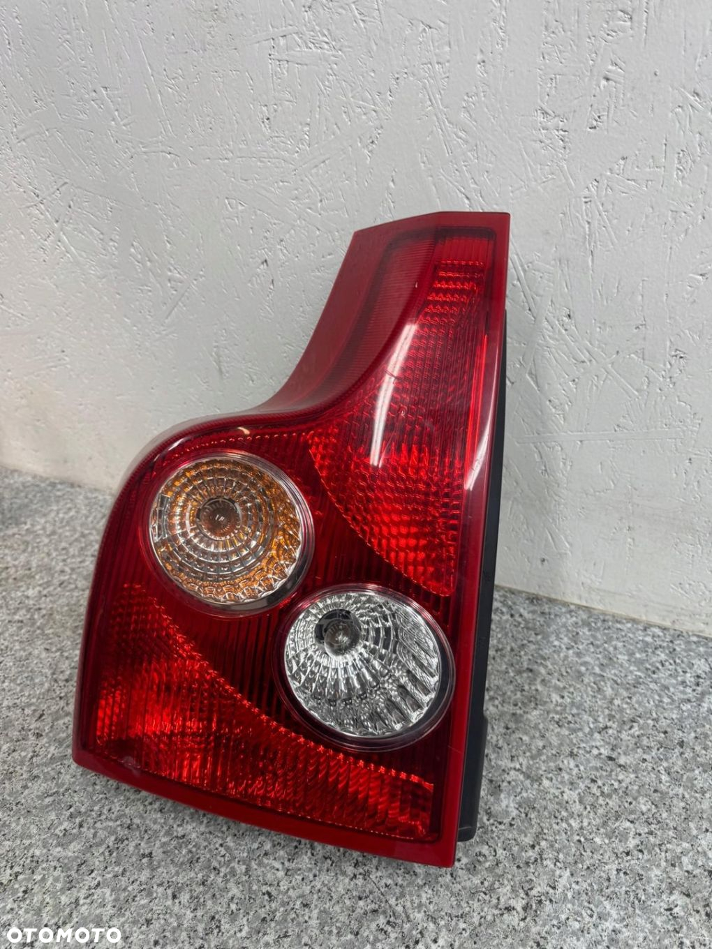 LAMPA LEWY TYŁ VOLVO XC90 2003-2007 - 2