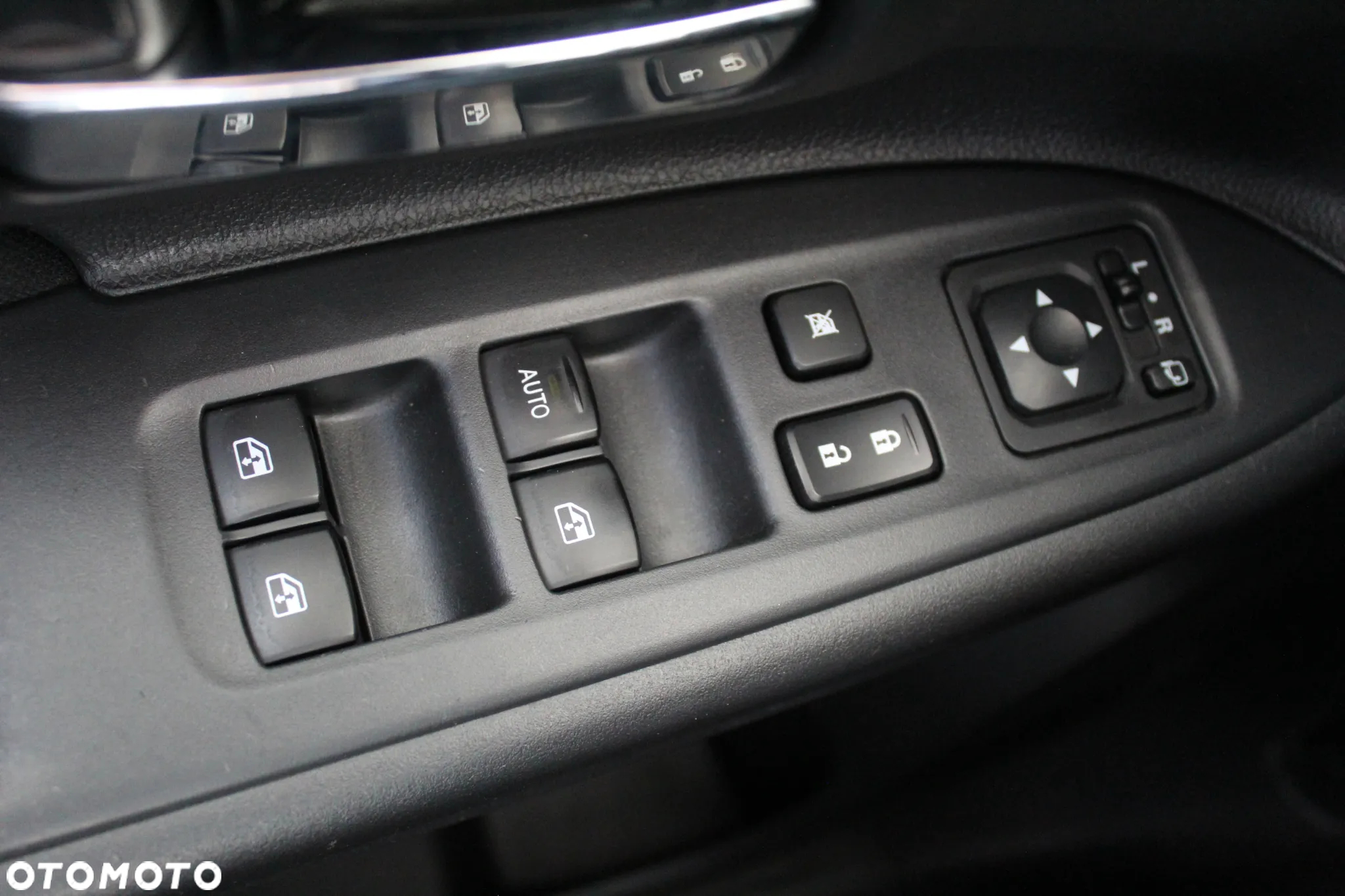 Mitsubishi Outlander 2.0 Intense + 4WD CVT - 27