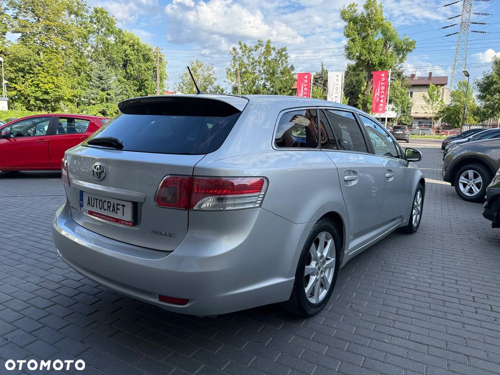 Toyota Avensis 1.8 Sol NAVI - 32