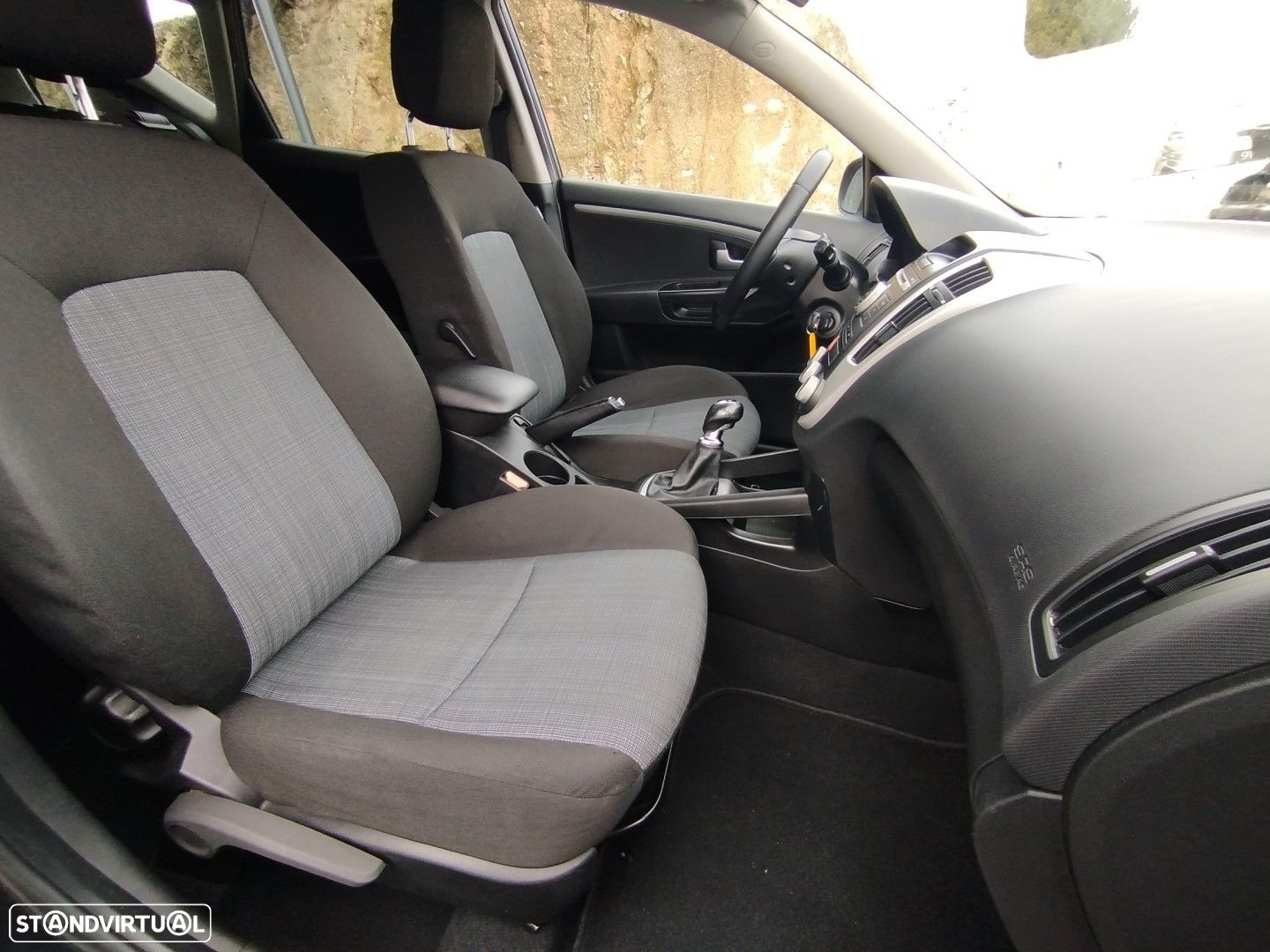 Kia Ceed SW 1.6 CRDi LX ISG - 10