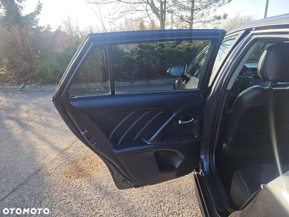 Toyota Avensis 2.0 D-4D Premium - 18