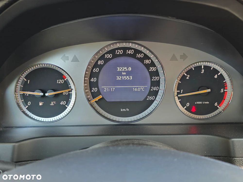 Mercedes-Benz Klasa C 220 CDI Elegance - 36