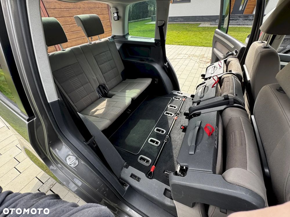 Volkswagen Touran 2.0 TDI DPF Highline - 27