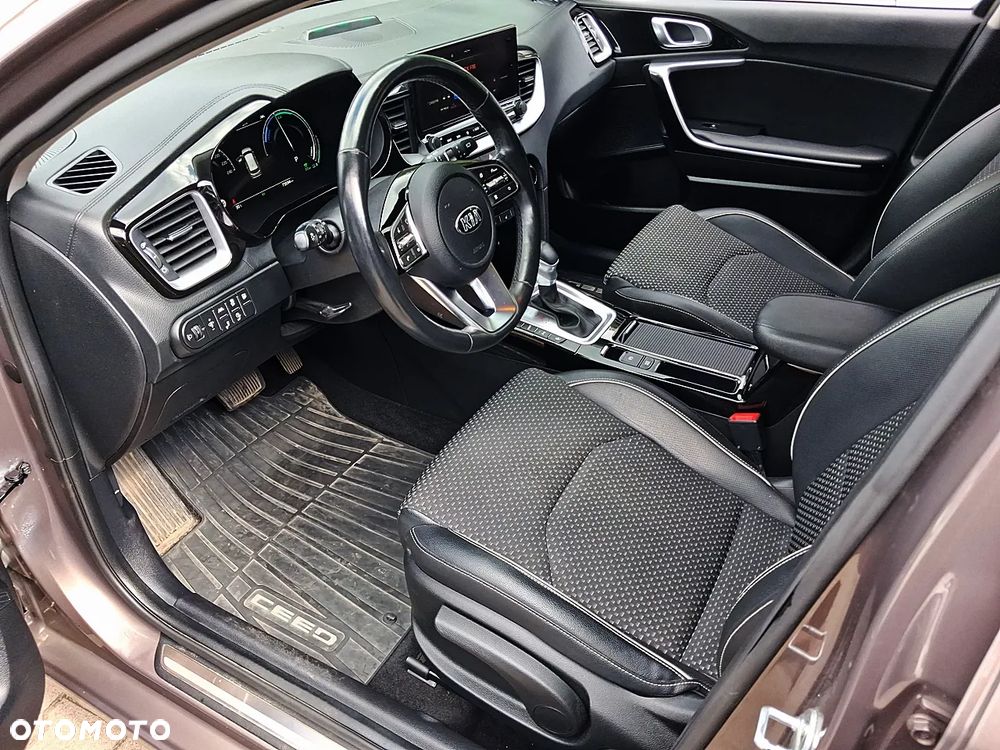 Kia Ceed 1.6 GDI PHEV L Business Line DCT - 14