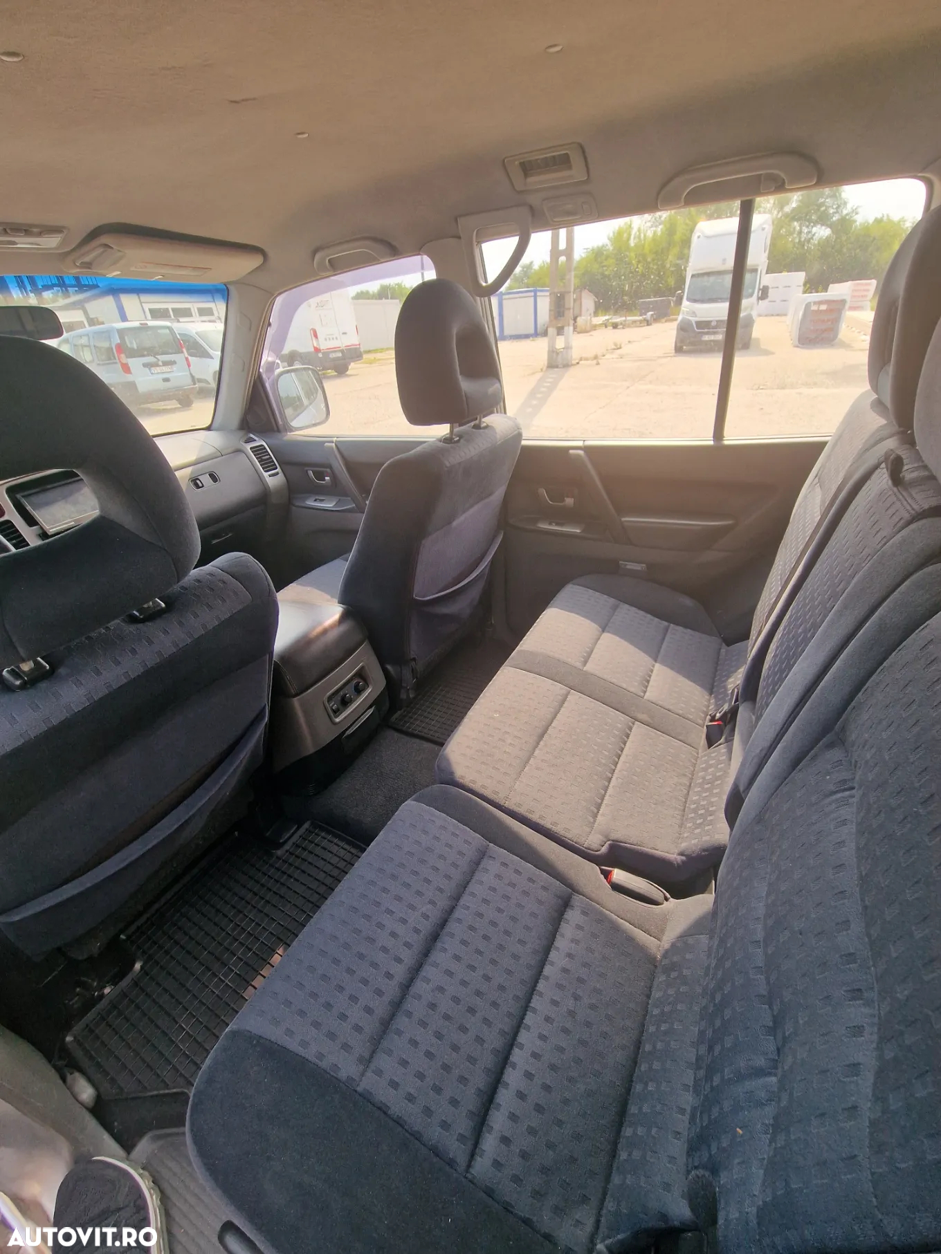 Mitsubishi Pajero - 11