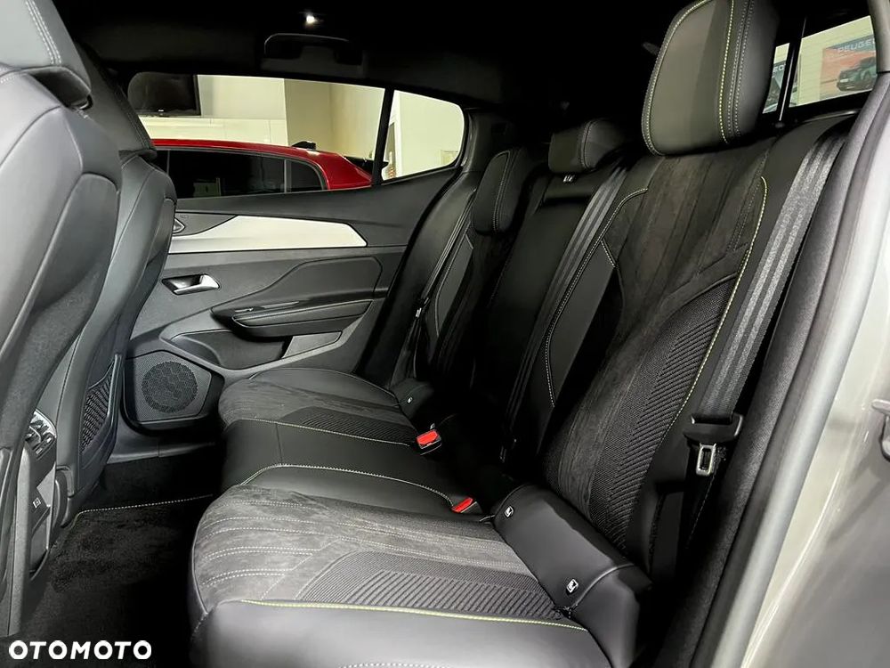 Peugeot 408 1.2 PureTech mHEV GT S&S e-DSC6 - 11