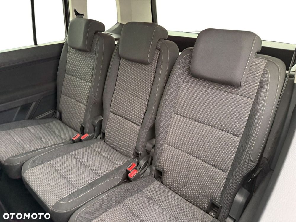 Volkswagen Touran - 13