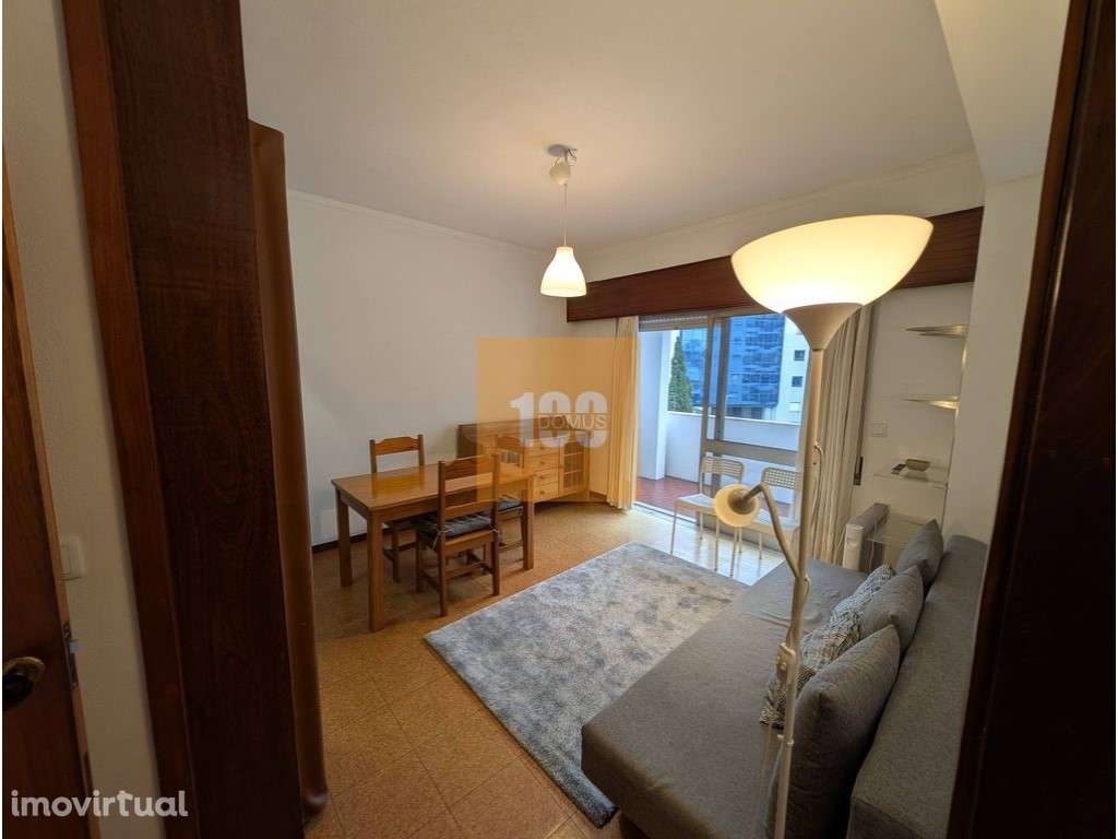 T1 com garagem na Rua de Vilar - Grande imagem: 4/16