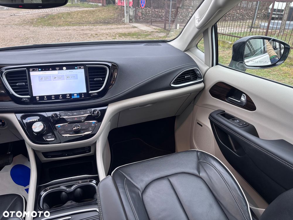 Chrysler Pacifica - 24