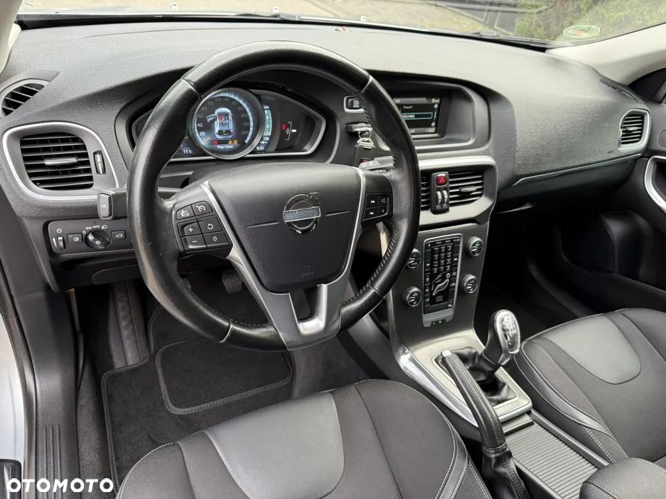 Volvo V40 T3 Momentum - 19