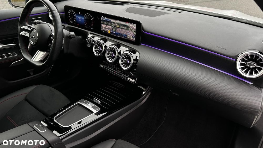 Mercedes-Benz Klasa A 200 AMG Line 7G-DCT - 23