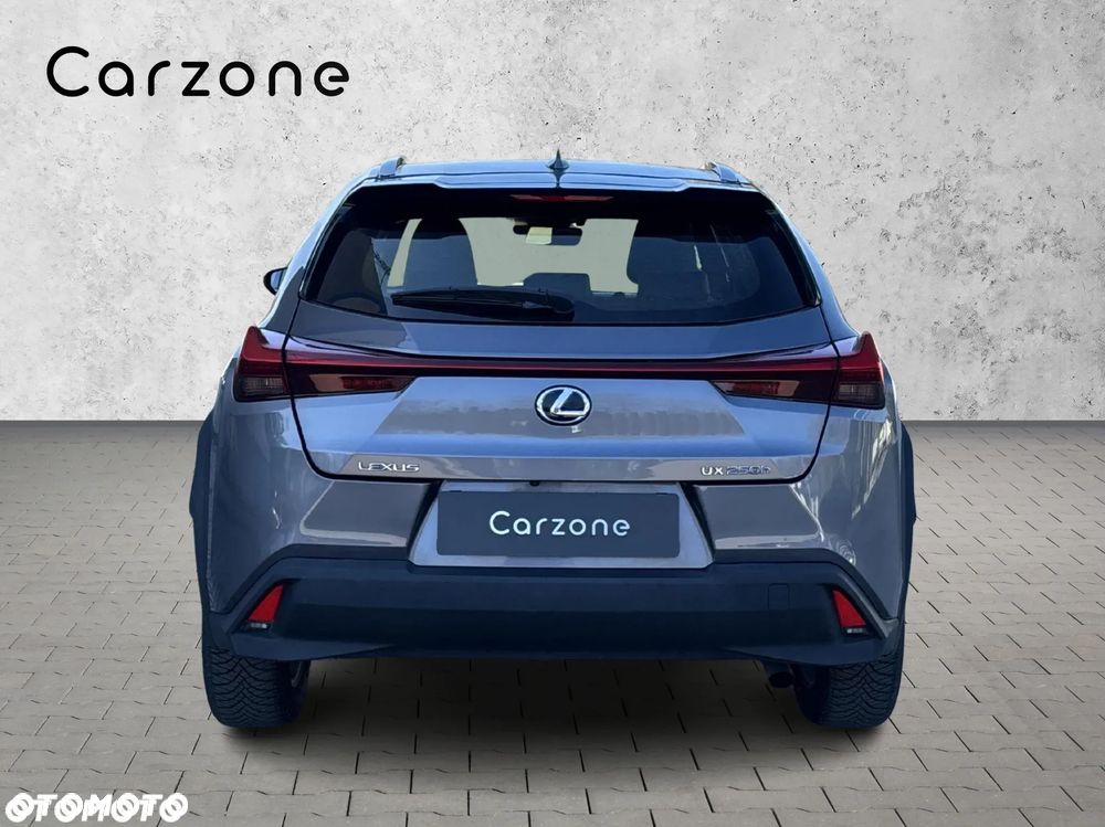 Lexus UX - 5