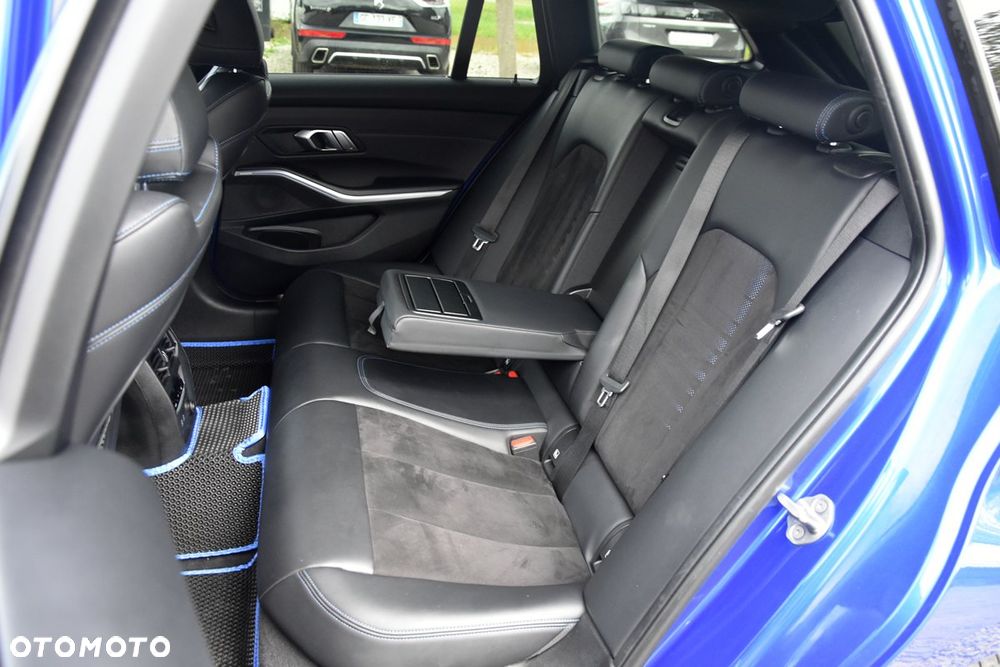 BMW Seria 3 320d xDrive M Sport sport - 29