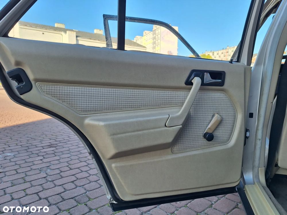 Mercedes-Benz W201 (190) - 28