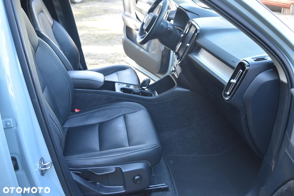 Volvo XC 40 T5 AWD Geartronic Momentum Pro - 23