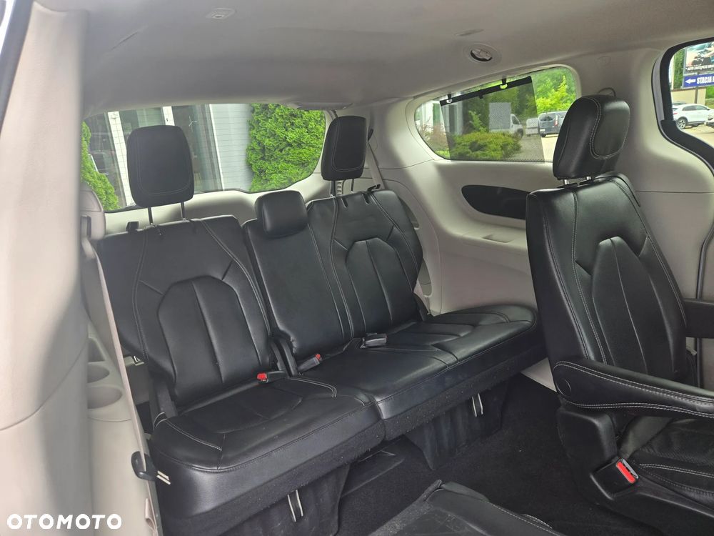 Chrysler Pacifica - 15
