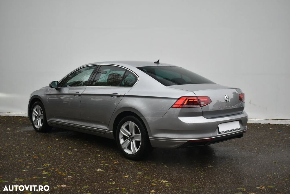 Volkswagen Passat 2.0 TDI DSG Comfortline - 9