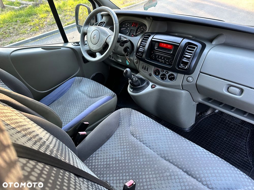 Renault Trafic - 25