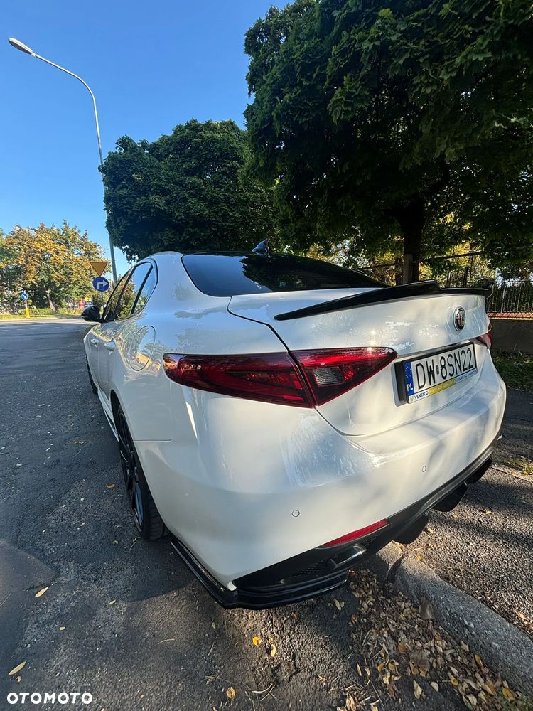 Alfa Romeo Giulia 2.0 Turbo 16V AT8 Veloce - 11