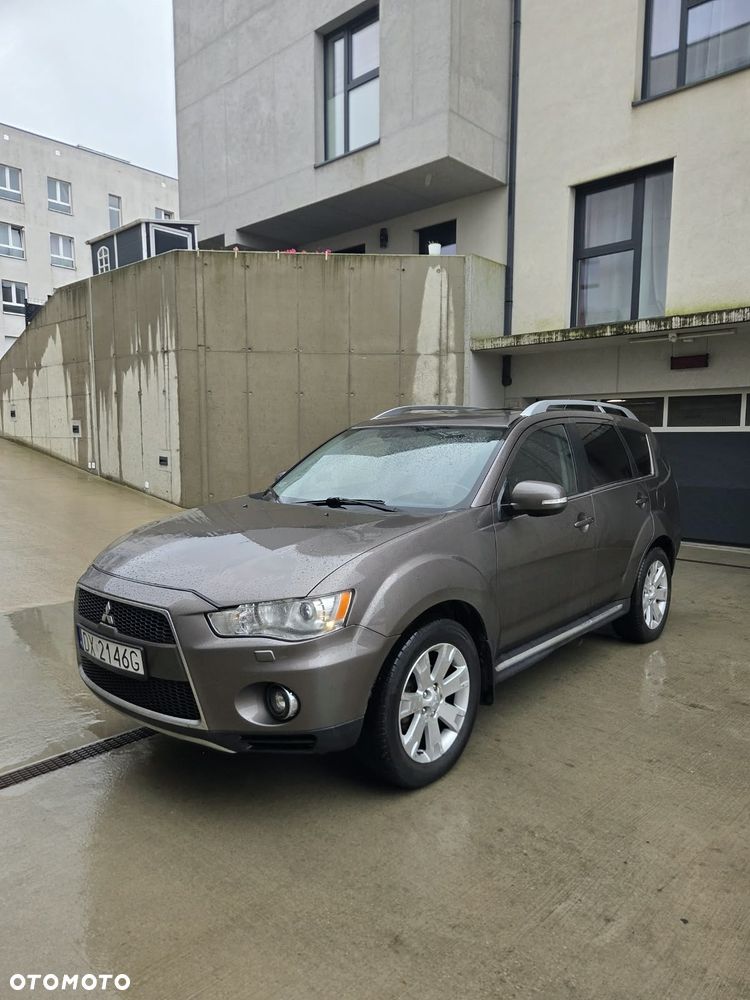 Mitsubishi Outlander - 1
