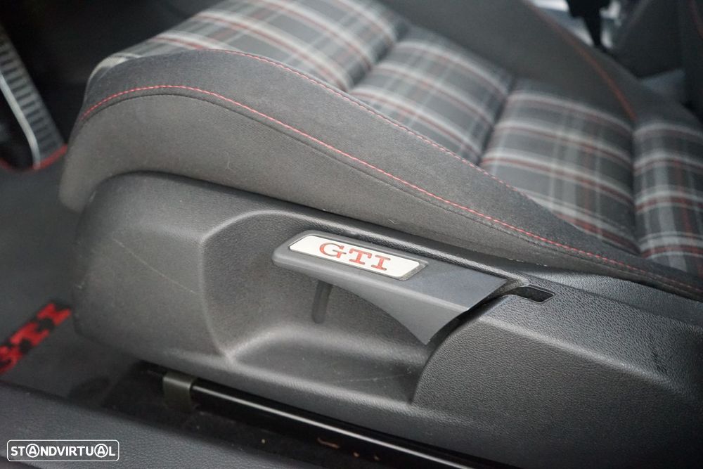 VW Golf 2.0 TSi GTI - 23