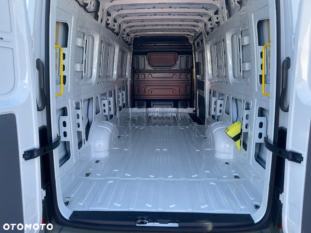 Volkswagen Crafter - 12