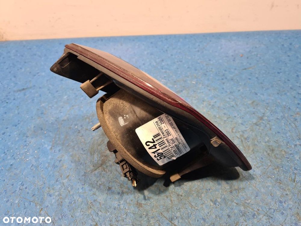 VOLKSWAGEN GOLF V PLUS  LAMPA TYŁ PRAWA ZEWNĘTRZNA  Z KLAPY - 4