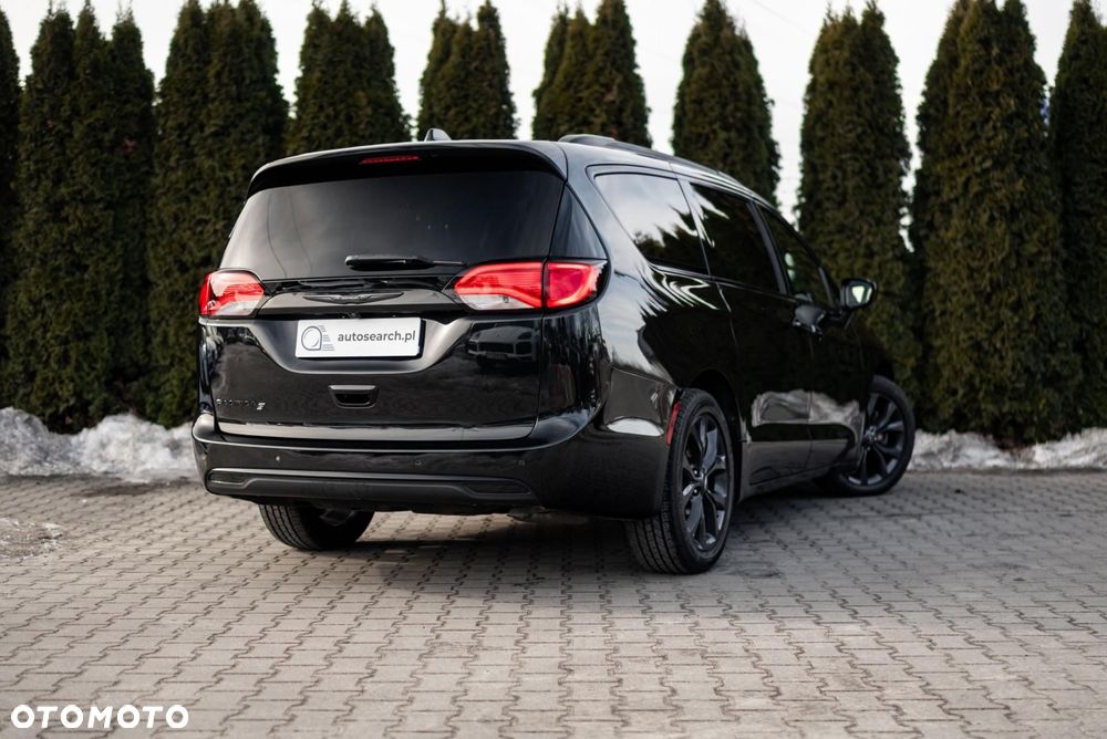 Chrysler Pacifica - 4