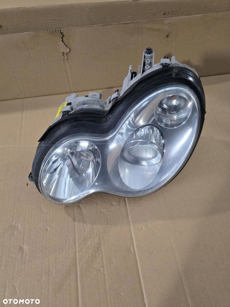 lampa lewy przód xenon mercedes w203 a2038203759 kompletny - 1
