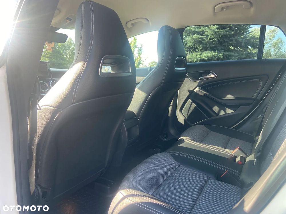 Mercedes-Benz CLA 180 7G-DCT - 8