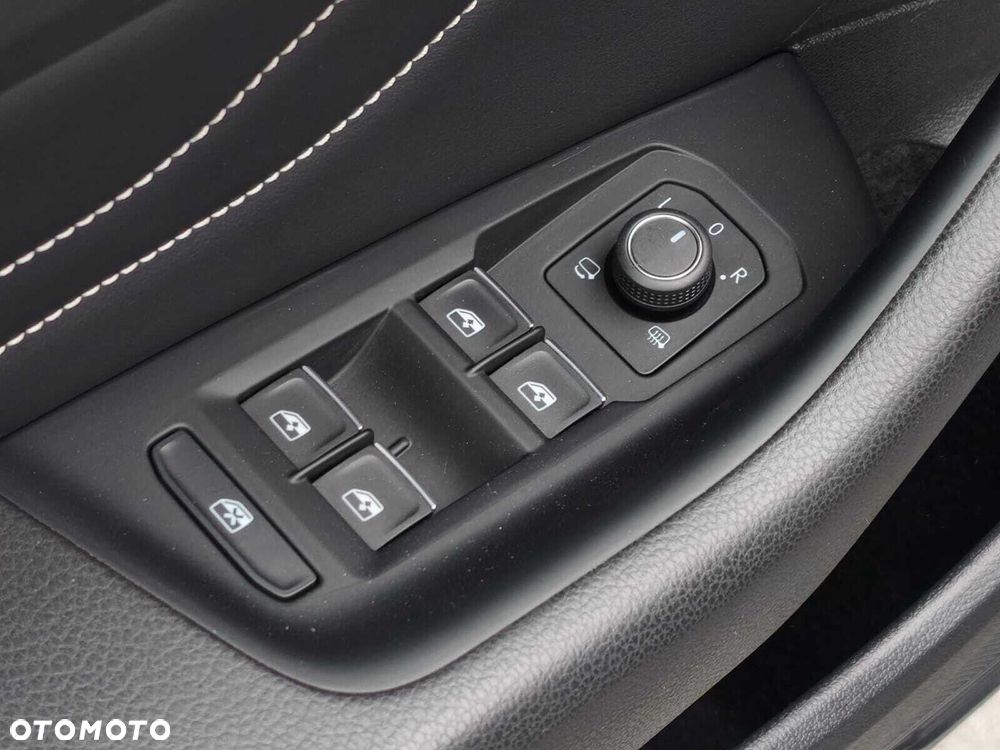 Volkswagen Passat Variant 2.0 TSI Elegance DSG - 22