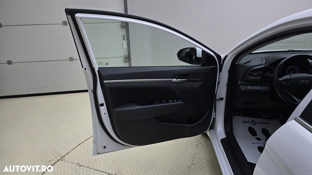 Hyundai Elantra - 10