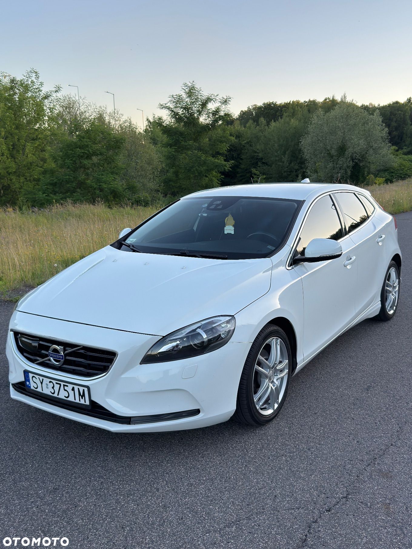 Volvo V40 T3 R-Design - 1