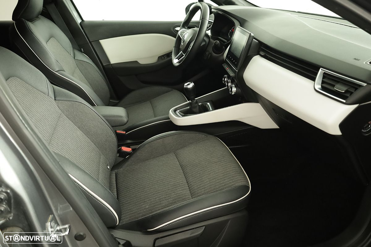 Renault Clio 1.0 TCe Techno Bi-Fuel - 23