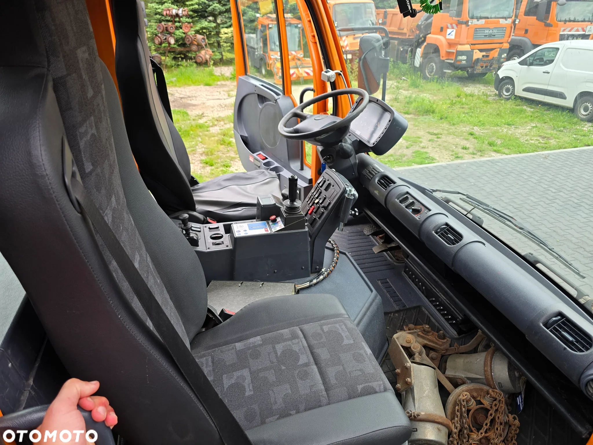 Mercedes-Benz UNIMOG U400 - 22
