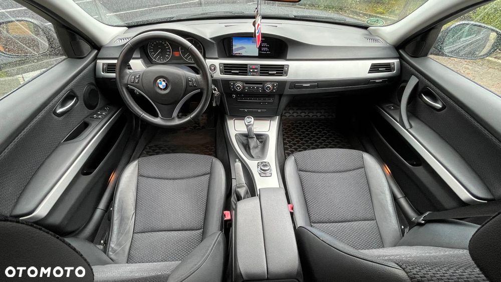 BMW Seria 3 318i Edition Exclusive - 31