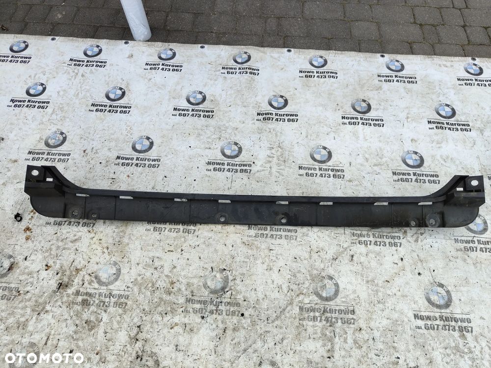 BMW E65 E66 Ślizg zderzaka tył tylny środkowy 8223270 - 4