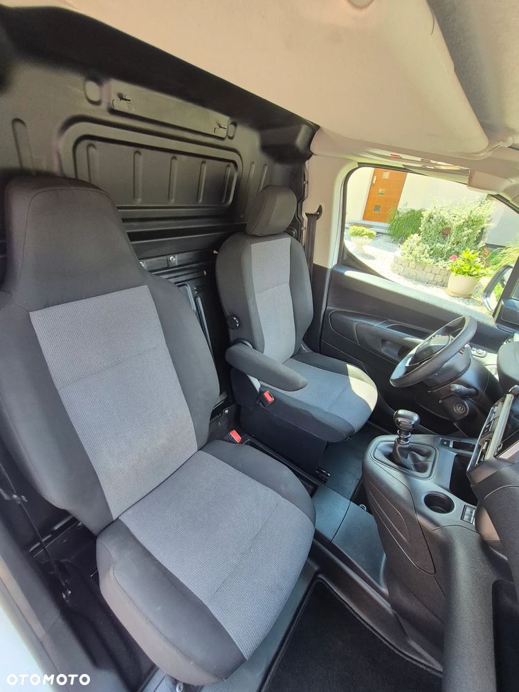 Peugeot Partner  1,5 Diesel 130 KM, Full Bogata Wersja, Faktura 23% - 16