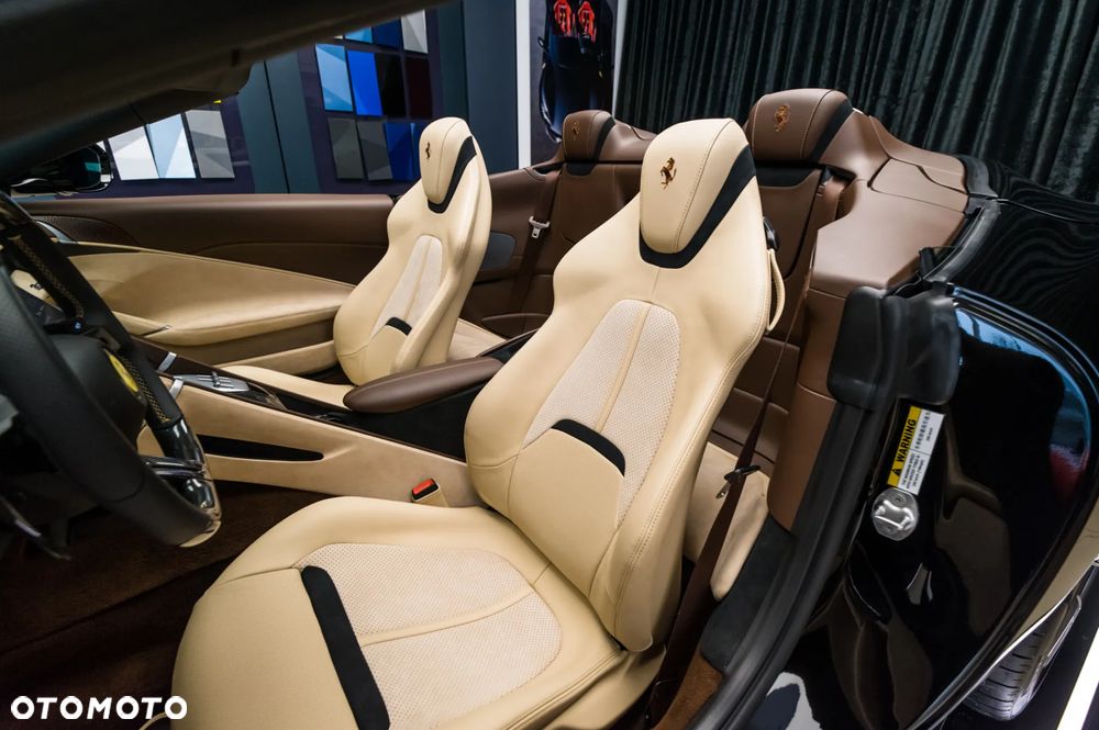 Ferrari Roma Spider - 28