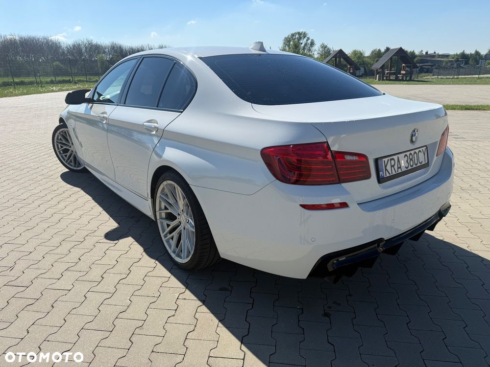BMW Seria 5 550i - 5